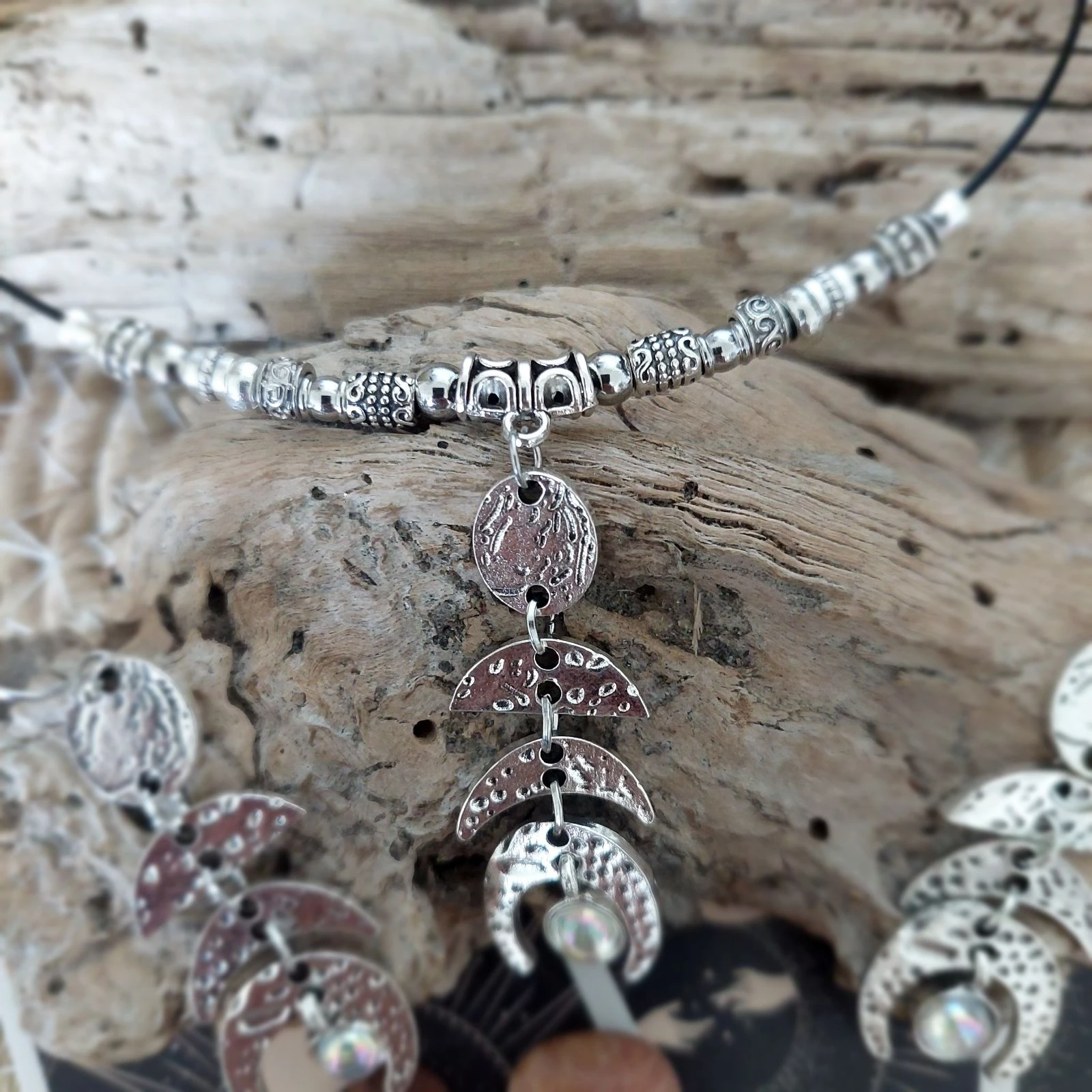 Mystieke boho triple maan gehamerde set, iriserend, zwarte kabel – photo 6